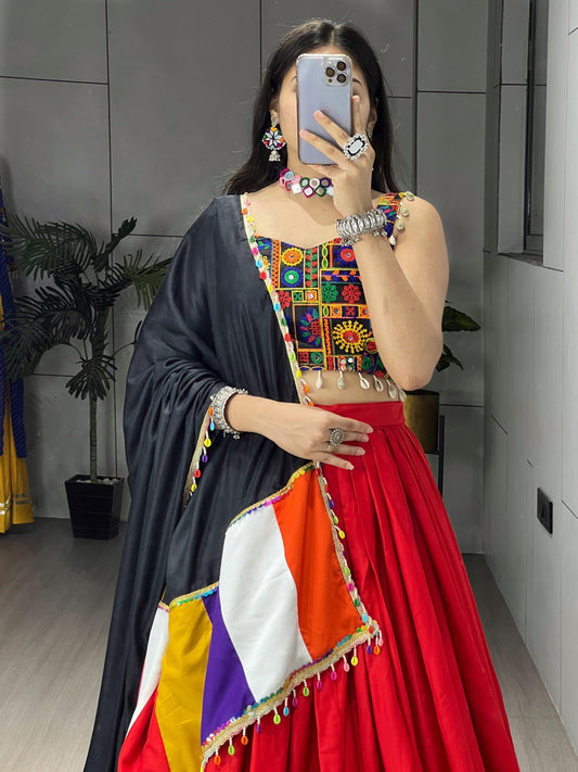 Red Pure Rayon Cotton Navratri Lehenga – Real Mirror Work with Traditional Gamthi Design Patta Border