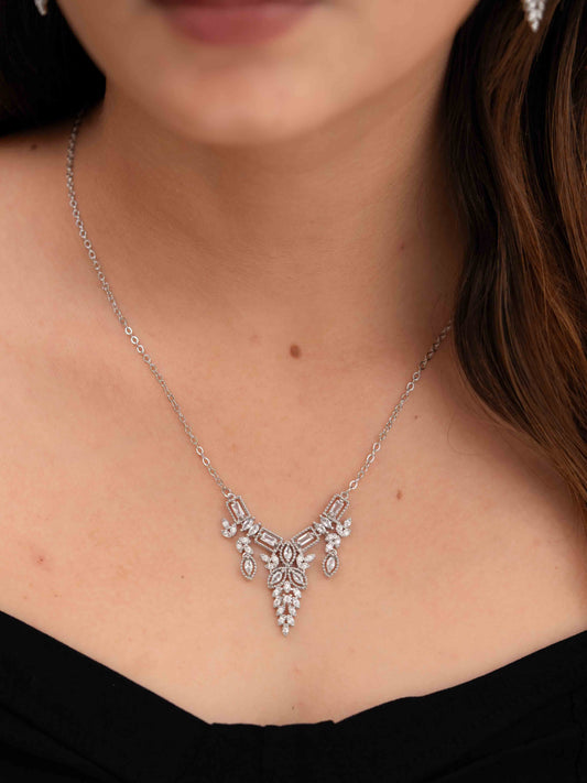 Nia Silver Necklace Set