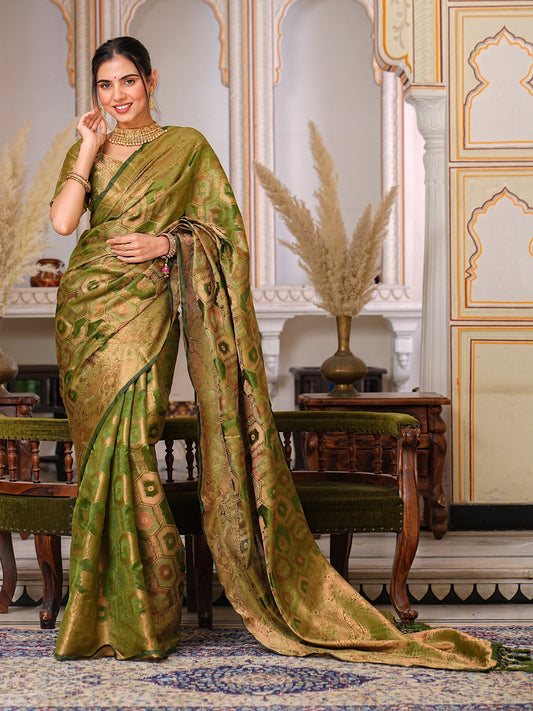 Pure Organza Saree Exuding Regal Charm With Its Rich Pallu And Intricate Brocade